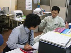 本社で打合せ中